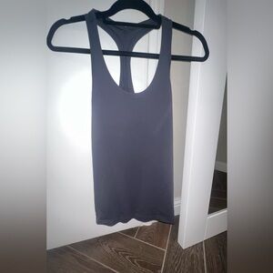 LULULEMON!
Never Worn/New without tags
Amazing Quality
No Rips/Stains/Tears